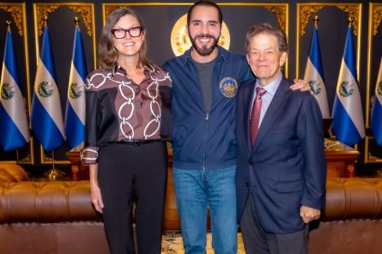 Bukele reveló a Cathie Wood el plan con bitcoin para su próximo mandato