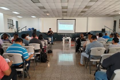 400 docentes de escuelas públicas de El Salvador ya aprendieron sobre bitcoin